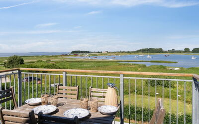 Devis - 75M from the Sea