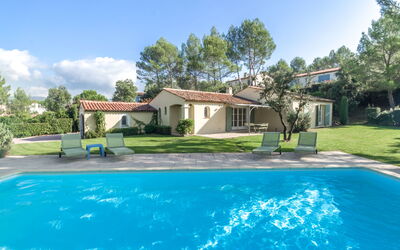Les Domaines de St. Endréol: Outdoor Furniture, Swimming Pool, Resort, Sunlounger, Leisure, Shade, Vacation, Resort Town, Umbrella