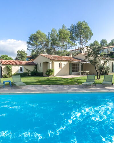 Les Domaines de St. Endréol: Outdoor Furniture, Swimming Pool, Resort, Sunlounger, Leisure, Shade, Vacation, Resort Town, Umbrella