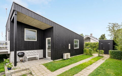 Maleen - 100M from the Sea: Roof, House, Home, Cottage, Door, Siding, Deck, Porch, Plank, Hardwood