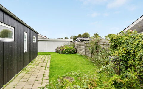 Maleen - 100M from the Sea: Roof, House, Home, Cottage, Door, Siding, Deck, Porch, Plank, Hardwood