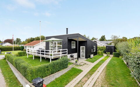 Maleen - 100M from the Sea: Roof, House, Home, Cottage, Door, Siding, Deck, Porch, Plank, Hardwood