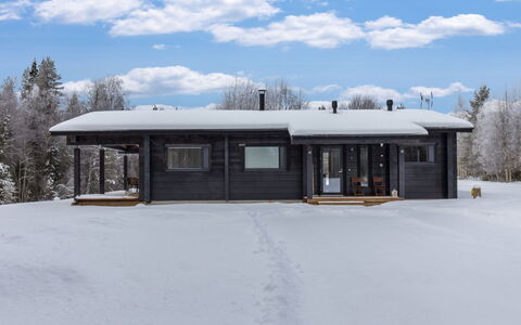Villa Tuisku: Wood, House, Cottage, Roof, Home, Door, Winter, Freezing, Siding, Snow
