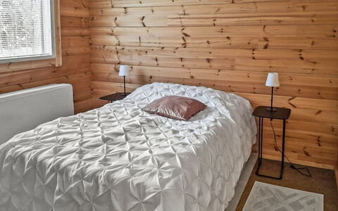 Villa Tuisku: Wood, Flooring, Floor, Wood Flooring, Wood Stain, Hardwood, Linens, Plank, Bedroom, Ceiling