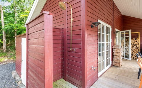 Blek - 2.8Km from the Sea: Wood, Home, Porch, Deck, Hardwood, Roof, Wood Stain, Wood Flooring, Eco Hotel