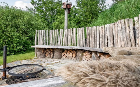 Blek - 2.8Km from the Sea: Wood, Home, Porch, Deck, Hardwood, Roof, Wood Stain, Wood Flooring, Eco Hotel