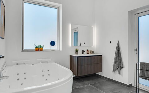 Ilze - from the Sea: Plumbing Fixture, Interior Design, Wall, Flooring, Bathroom, Floor, Ceiling, Tap, Sink, Plumbing