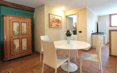 Accommodation:&nbsp;Country Apartment