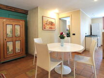 Accommodation:&nbsp;Country Apartment