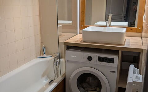 V du Bachat Arolles a: Flooring, Plumbing Fixture, Interior Design, Floor, Washing Machine, Bathroom, Plumbing, Clothes Dryer, Bathroom Sink, Laundry Room