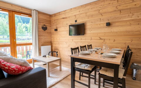 La Turra: Wood, Wood Flooring, Flooring, Furniture, Hardwood, Wood Stain, Floor, Kitchen & Dining Room Table, Plank, Varnish