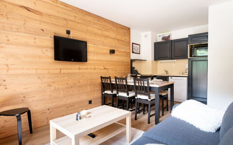 La Turra: Wood, Furniture, Hardwood, Wood Stain, Plank, Winter, Wood Flooring, Snow, Lumber, Freezing
