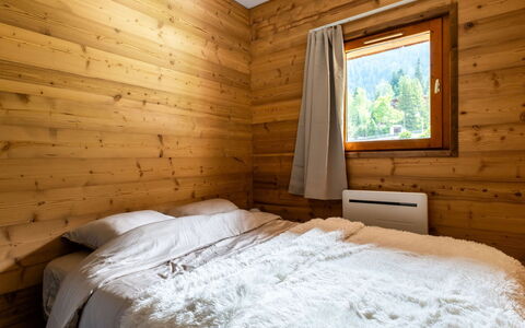 La Turra: Wood, Flooring, Ceiling, Interior Design, Floor, Home, Hardwood, Wood Stain, Room, Wood Flooring