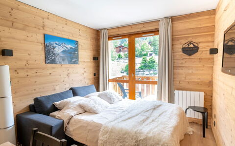 La Turra: Furniture, Interior Design, Wood, Bedroom, Bed, Flooring, Room, Floor, Bed Sheet, Ceiling