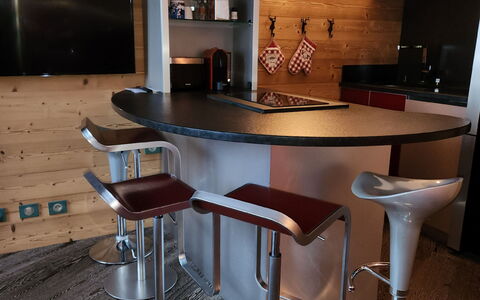 T du Morel a: Furniture, Wood, Flooring, Interior Design, Bar Stool, Floor, Lighting, Countertop, Chair, Kitchen