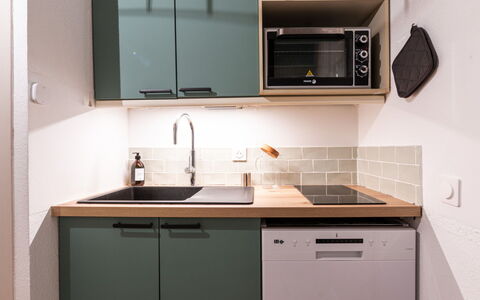 Morillon 639: Kitchen, Countertop, Kitchen Appliance, Interior Design, Major Appliance, Cabinetry, Furniture, Kitchen Stove, Lighting, Home Appliance