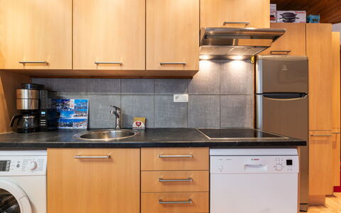 Praz des Esserts: Kitchen, Kitchen Appliance, Major Appliance, Countertop, Wood, Cabinetry, Furniture, Interior Design, Flooring, Floor