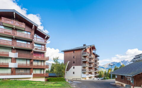 Les Eterlous: Apartment, Hill Station, Mountain Range, Winter, Snow, Condominium, Alps, Freezing, Glacial Landform, Balcony