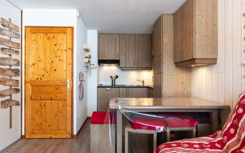 Morillon 651: Wood, Furniture, Cottage, Wood Stain, Winter, Log Cabin, Hardwood, Chair, Freezing, Snow