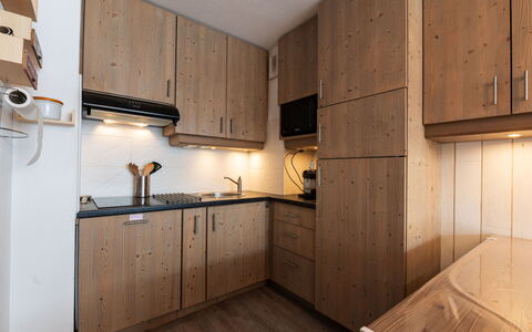 Morillon 651: Wood, Flooring, Countertop, Kitchen, Interior Design, Cabinetry, Ceiling, Floor, Furniture, Sink