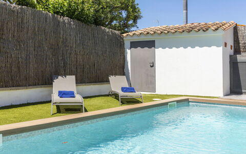 La Manzaneta: Swimming Pool, Composite Material, Resort, Shade, Villa, Hotel, Eco Hotel, Tile, Houseplant, Balcony