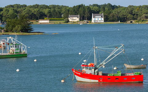 Les Guérins: Boat, Water, Body Of Water, Watercraft, Waterway, Ship, Coastal And Oceanic Landforms, Sea, Lake, Boats And Boating--Equipment And Supplies