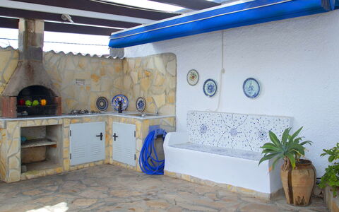 Antonia: Estate, Yard, Balcony, Villa