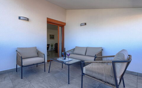 Villa Rubil: Estate, Yard, Balcony, Villa
