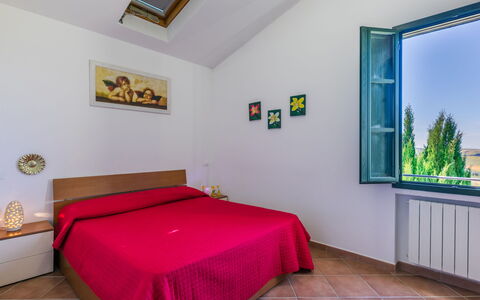 Le Farsiche: Flooring, Floor, Home, Room, Paint, Hotel, Houseplant, Picture Frame, Plaster