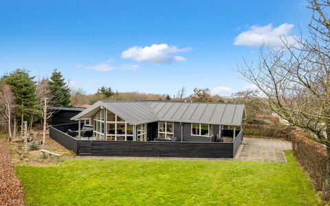 Carlie - 250M to the Fjord: Home, Cottage, Porch, Hardwood, Siding, Deck, Shade, Plank, Estate, Garden Buildings