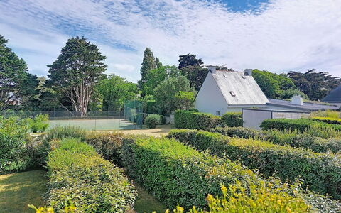 Quiberon 250: Green, Leaf, Vegetation, Shrub, Garden, Hedge, Plant Community, Land Lot, Groundcover, Spring