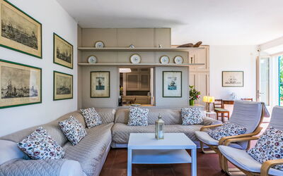 Rotonda 610.1: Furniture, Interior Design, Couch, Flooring, Floor, Wood, Room, Living Room, Ceiling, Table