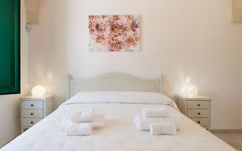 Villa Prestige: Interior Design, Ceiling, Floor, Bedroom, Furniture, Bed, Room, Bed Frame, Apartment, Bedding