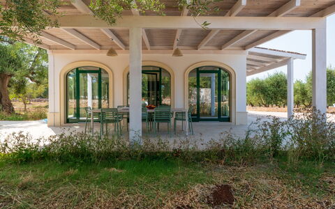 Villa Prestige: Column, Shade, Outdoor Structure, Garden, Estate, Landscaping, Pergola, Pavilion, Villa, Hacienda
