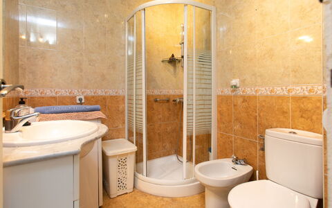 Florida: Plumbing Fixture, Bathroom, Flooring, Sink, Bathroom Sink, Interior Design, Floor, Toilet Seat, Toilet, Tap