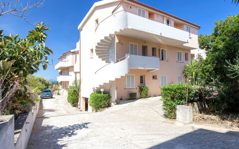 Badesi 10: Apartment, Balcony