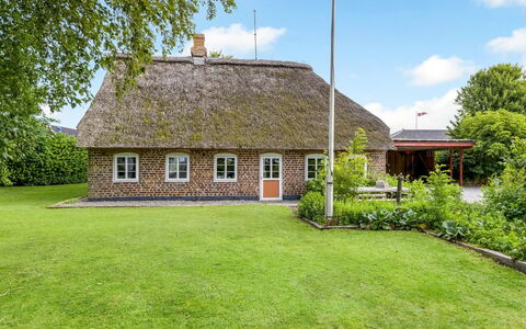 Tuki - 10Km from the Sea: Blue, Shrub, Cottage, Groundcover, Garden, Estate, Shade, Landscaping, Farmhouse, Eco Hotel