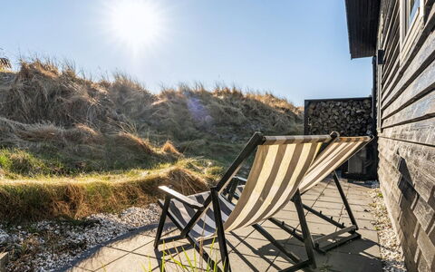 Alrike - 200M from the Sea: Estate, Shade, Driveway, Farmhouse