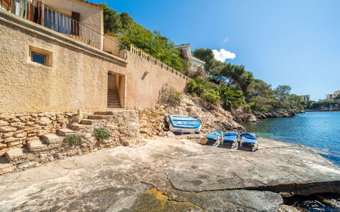 Villa Pescador: Water, Coast, Summer, Watercourse, Coastal And Oceanic Landforms, Bank, Resort, Cove, Shore, Lake