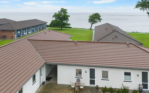 Kari - 50M from the Sea: Apartment, Condominium, Estate, Balcony, Villa, Hotel