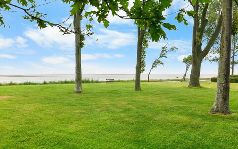 Kari - 50M from the Sea: Apartment, Condominium, Estate, Balcony, Villa, Hotel
