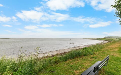 Kari - 50M from the Sea: Apartment, Condominium, Estate, Balcony, Villa, Hotel