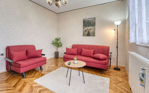 Accommodation:&nbsp;Maklen 102.2