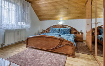 Accommodation:&nbsp;Maklen 102.1