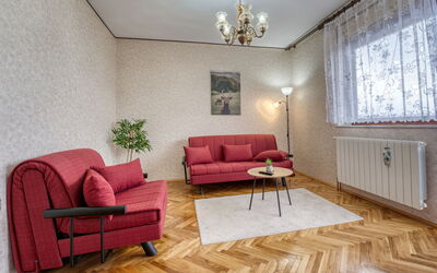 Accommodation:&nbsp;Maklen 102.2