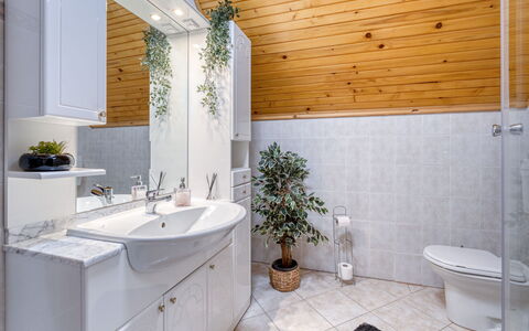 Maklen: Interior Design, Sink, Plumbing Fixture, Flooring, Bathroom Sink, Bathroom, Countertop, Floor, Ceiling, Tap