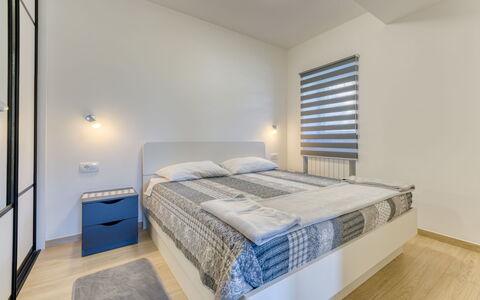 Željko: Interior Design, Bed, Bedroom, Ceiling, Room, Furniture, Flooring, Bedding, Floor, Lighting