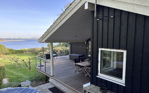 Nico - 70M to the Fjord: Apartment, Condominium, Estate, Balcony, Villa, Hotel