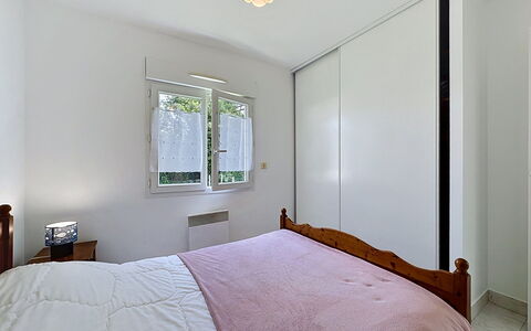 Le Chant des Sables: Bed, Bedroom, Interior Design, Flooring, Floor, Wood, Furniture, Bed Sheet, Bedding, Room