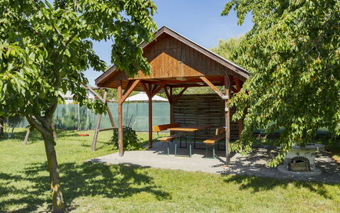 Gyula: Shade, Garden, Lawn, Outdoor Structure, Garden Buildings, Park, Yard, Pavilion, Backyard, Landscaping